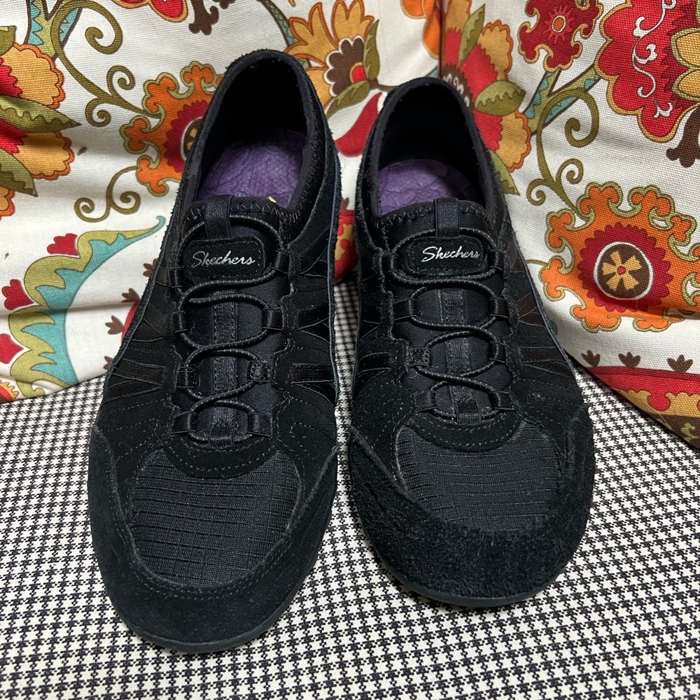 Sketchers slip on - suede like finish - Picture 2 of 5